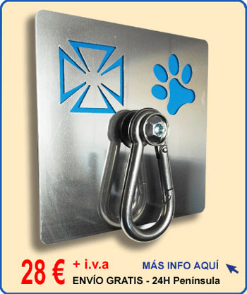 Placa para aparcar perros fabricada en acero inoxidable troquelado con fondo color azul especial veterinarios. Mosquetón macizo antirrobo - modelo 025MZ