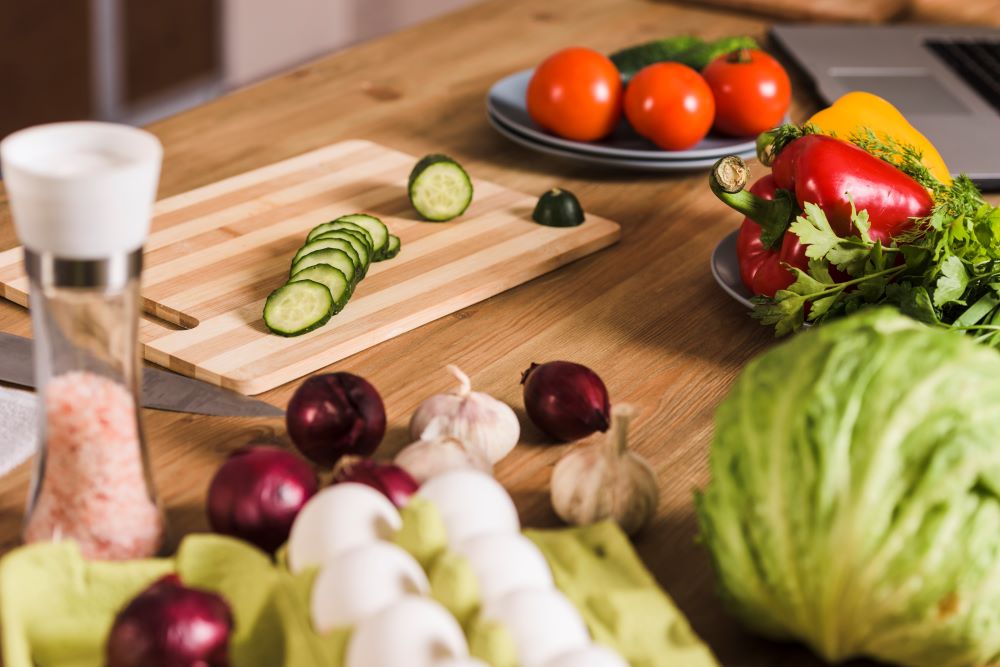 ¿Cómo saber si un restaurante utiliza verduras frescas?