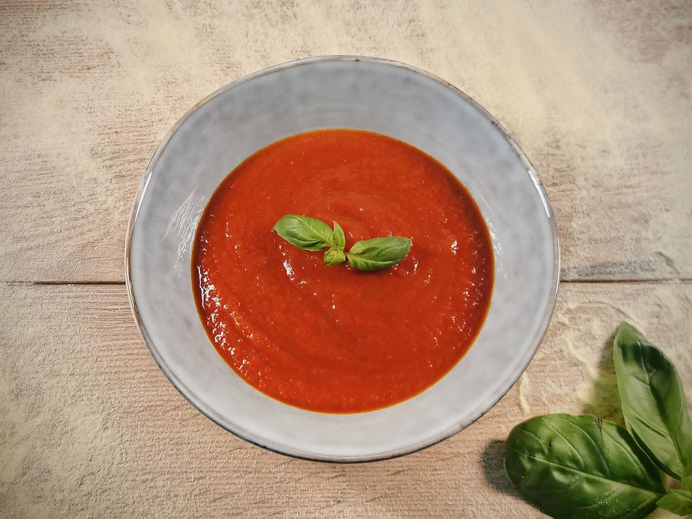 salsa tomate y albahaca