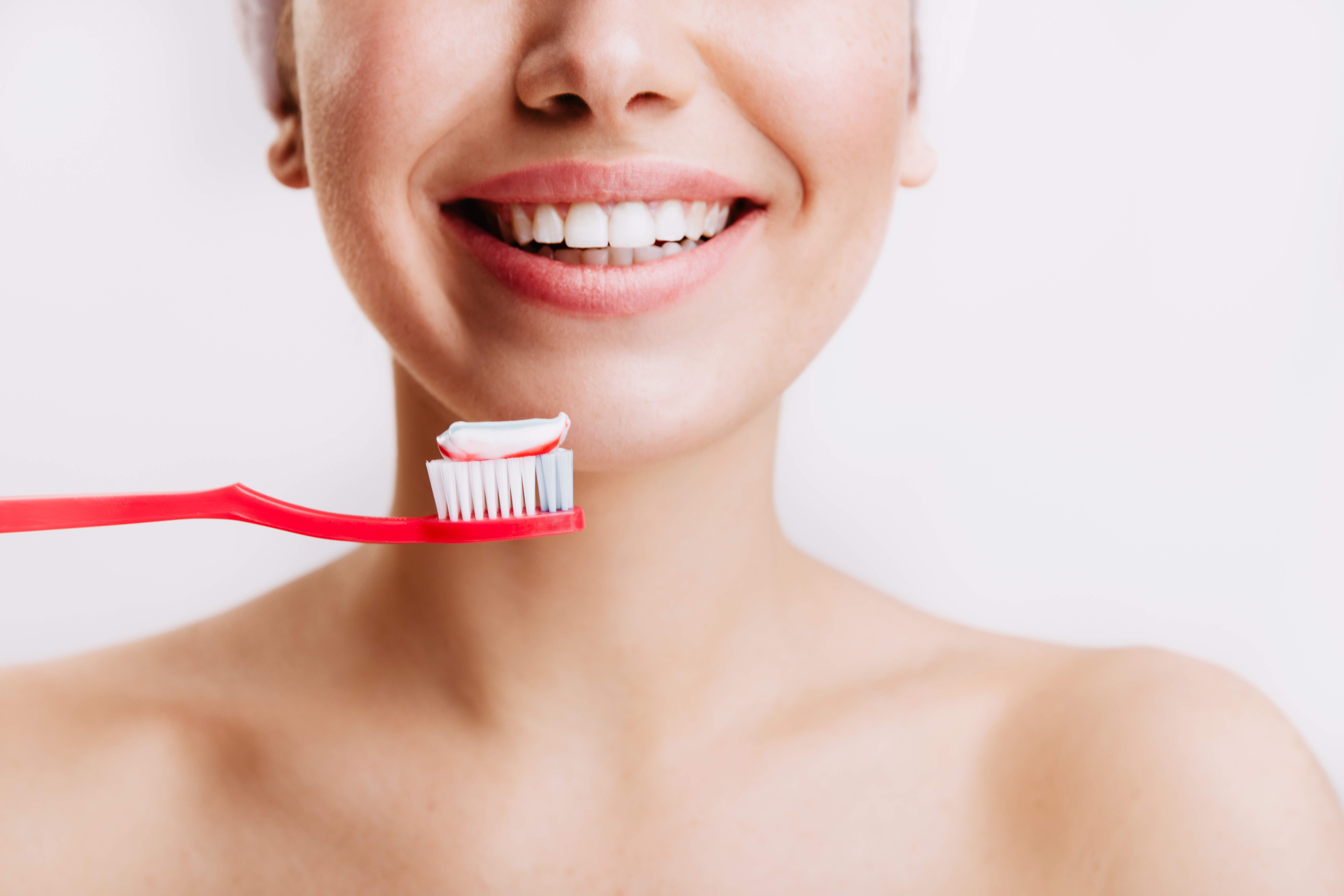 Cepillo dental eléctrico contra cepillo manual, ¿Cuál es mejor?