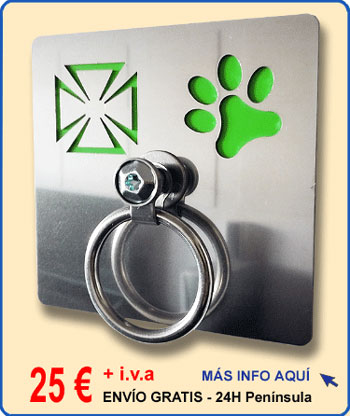 Placa para aparcar perros fabricada en acero inoxidable troquelado con fondo color verde especial farmacias. Anilla maciza antirrobo - modelo 025AV