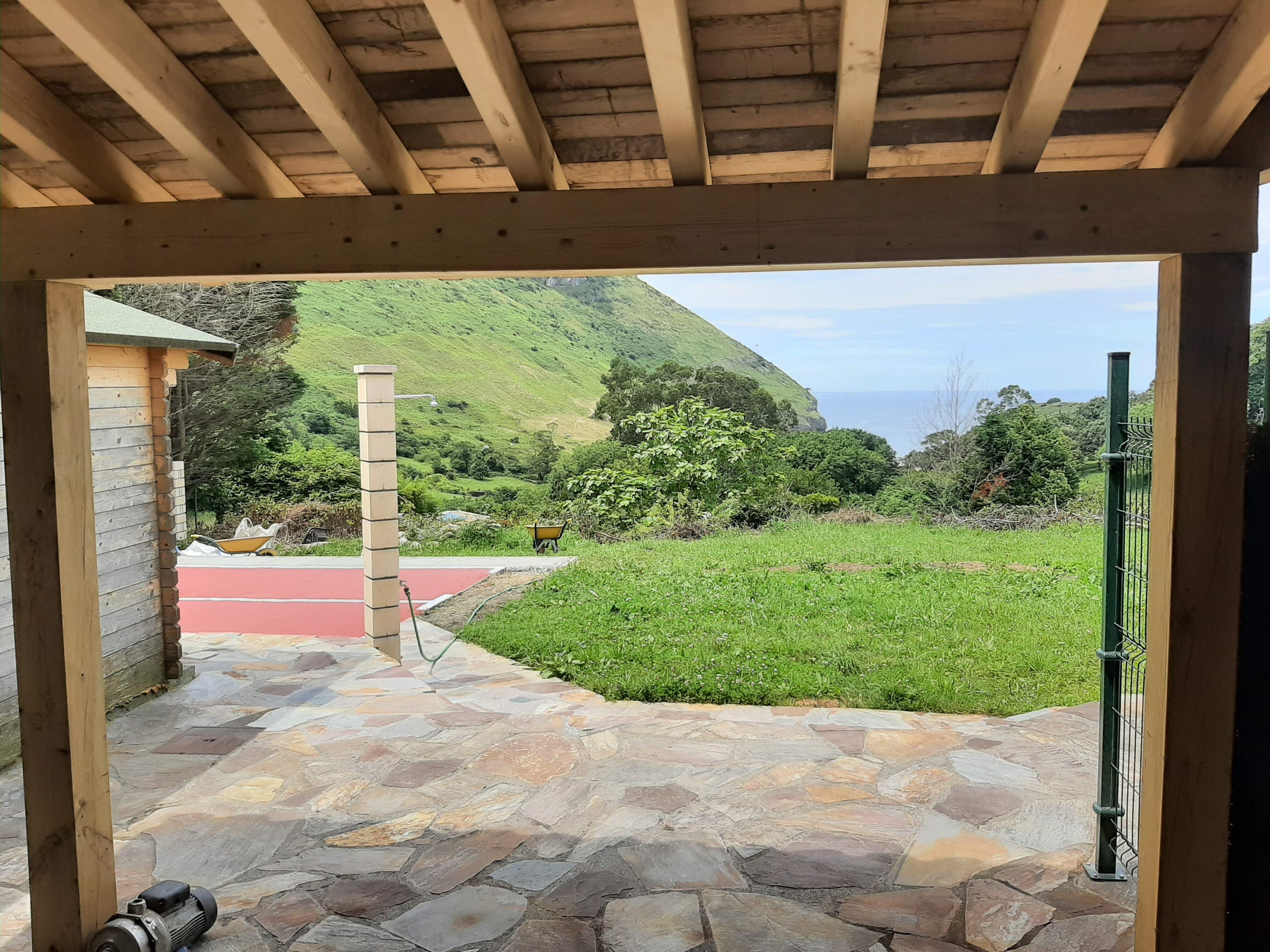 porche y terraza en Sonabia