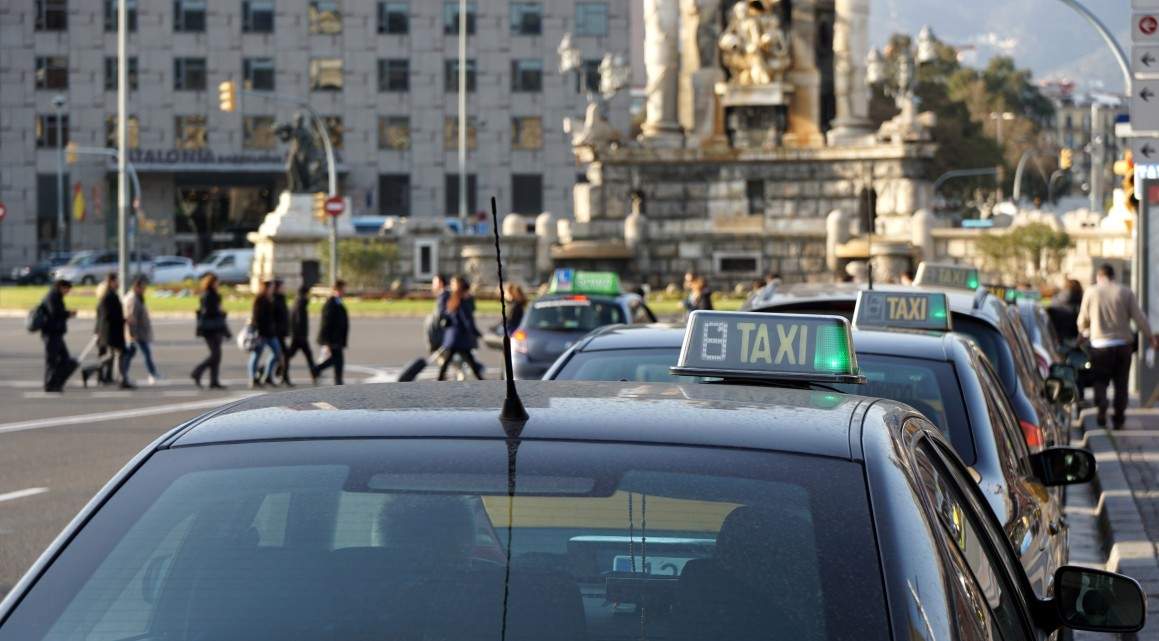 ¿Cuándo apareció el primer taxi moderno?