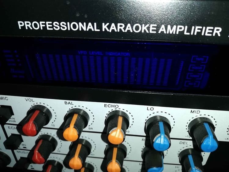Amplificador y mezclador Karaoke 200w