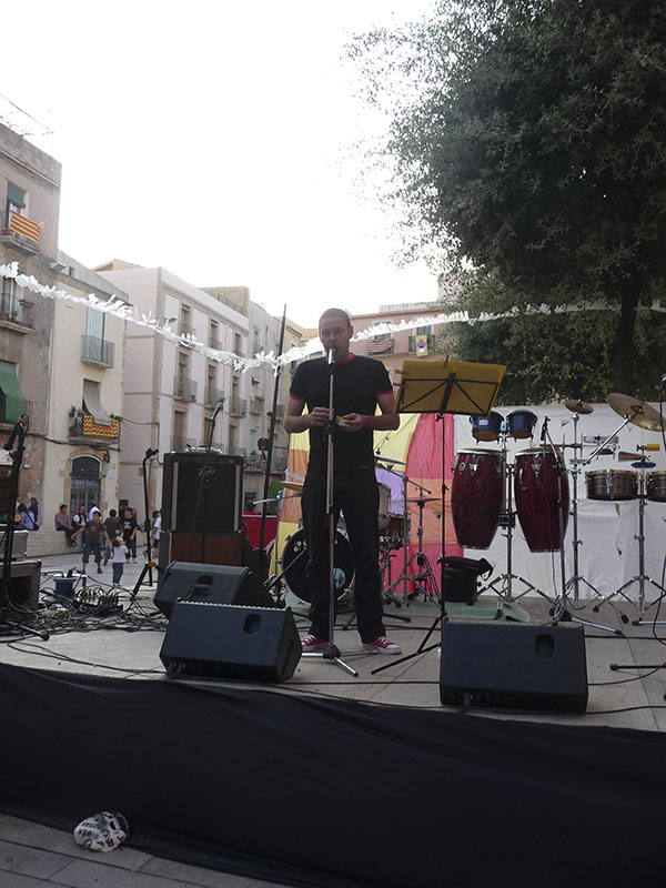 Performance de  Sergi Quiñonero en el Festival Rotet de Santa Tecla, Tarragona