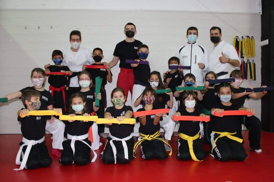 Grupo de karate infantil