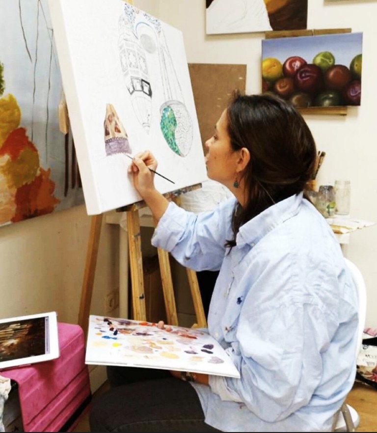Ana Montesinos pintando