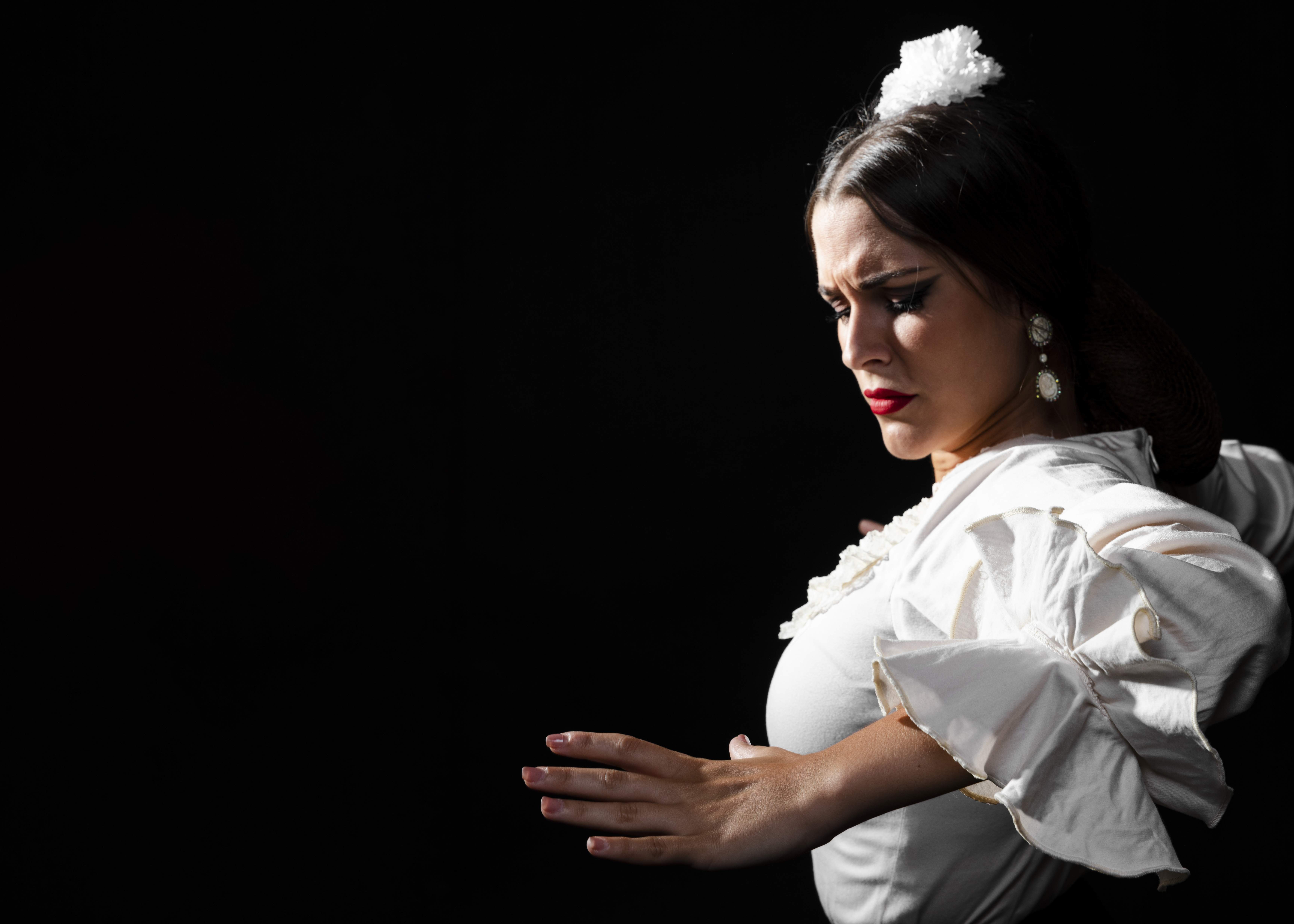 Trajes de flamenca para feria y para romería: diferencias