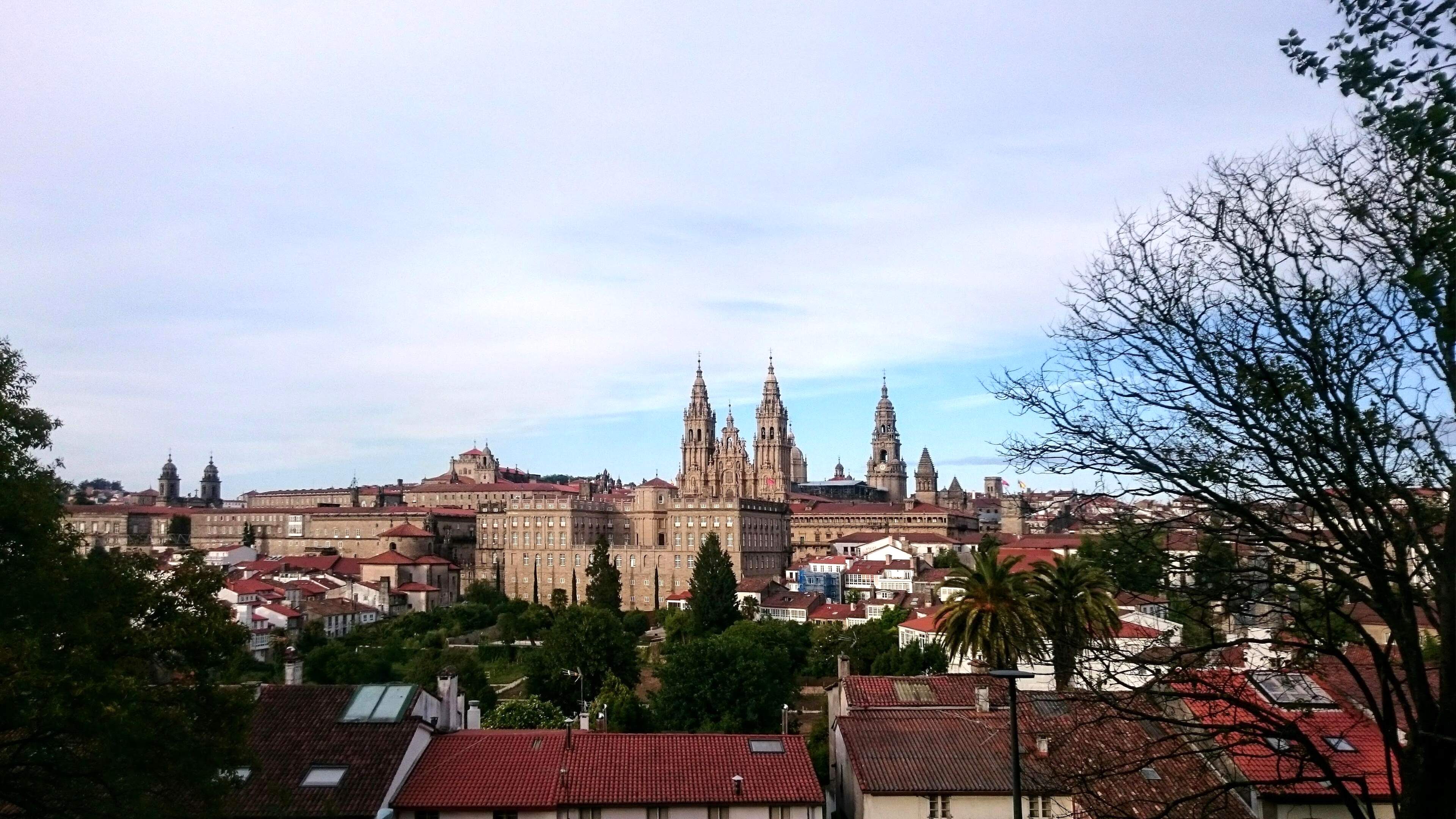 A máis famosa liña do horizonte de Santiago de Compostela, coa Catedral despuntando