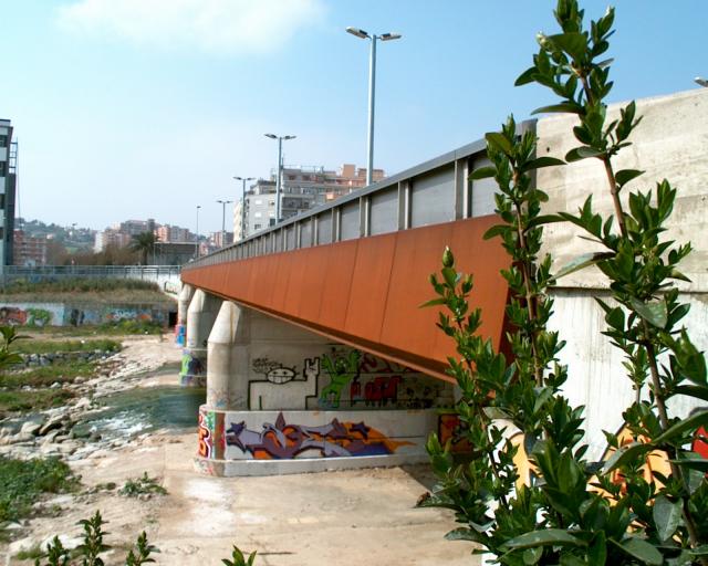 Baranda exterior para puente en acero cortén oxidado