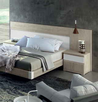 Dormitorio con cabecero con tonos claros