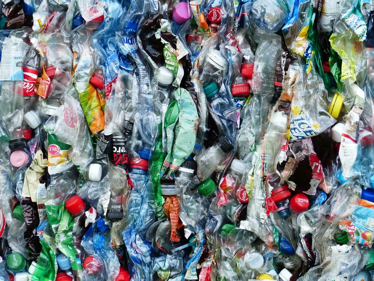 El triturado del plástico en su reciclaje