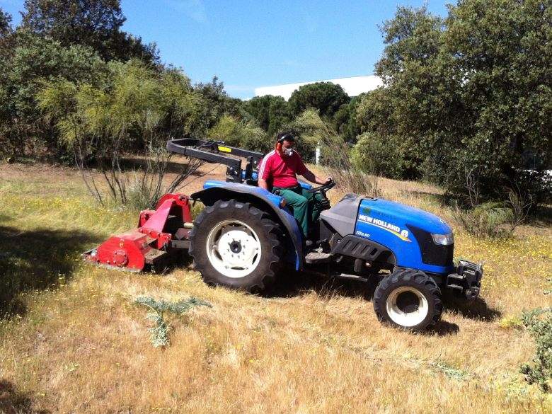 Tractor New Holland pequeño