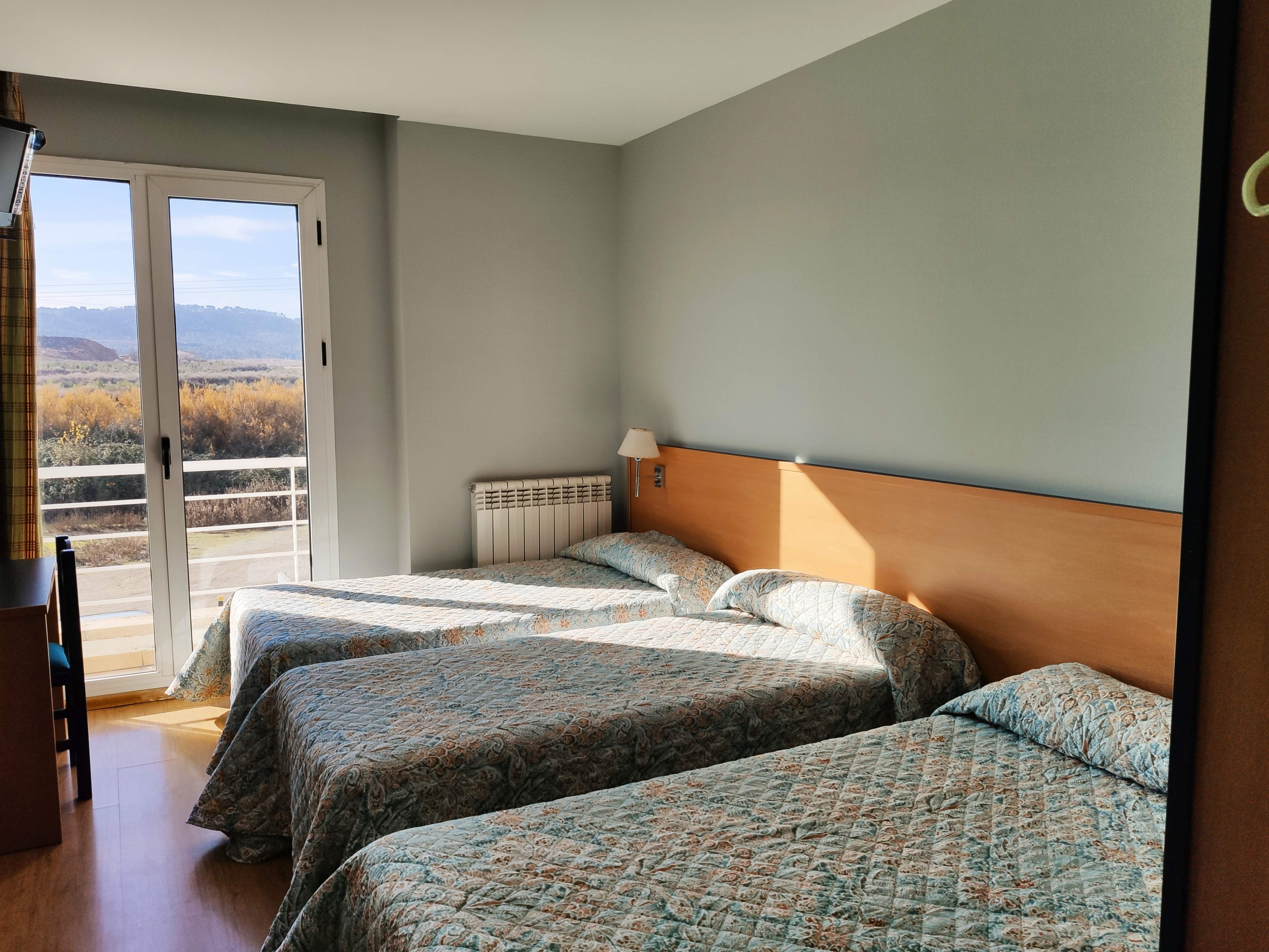 Hotel en Calahorra, La Rioja con habitaciones para 3 personas
