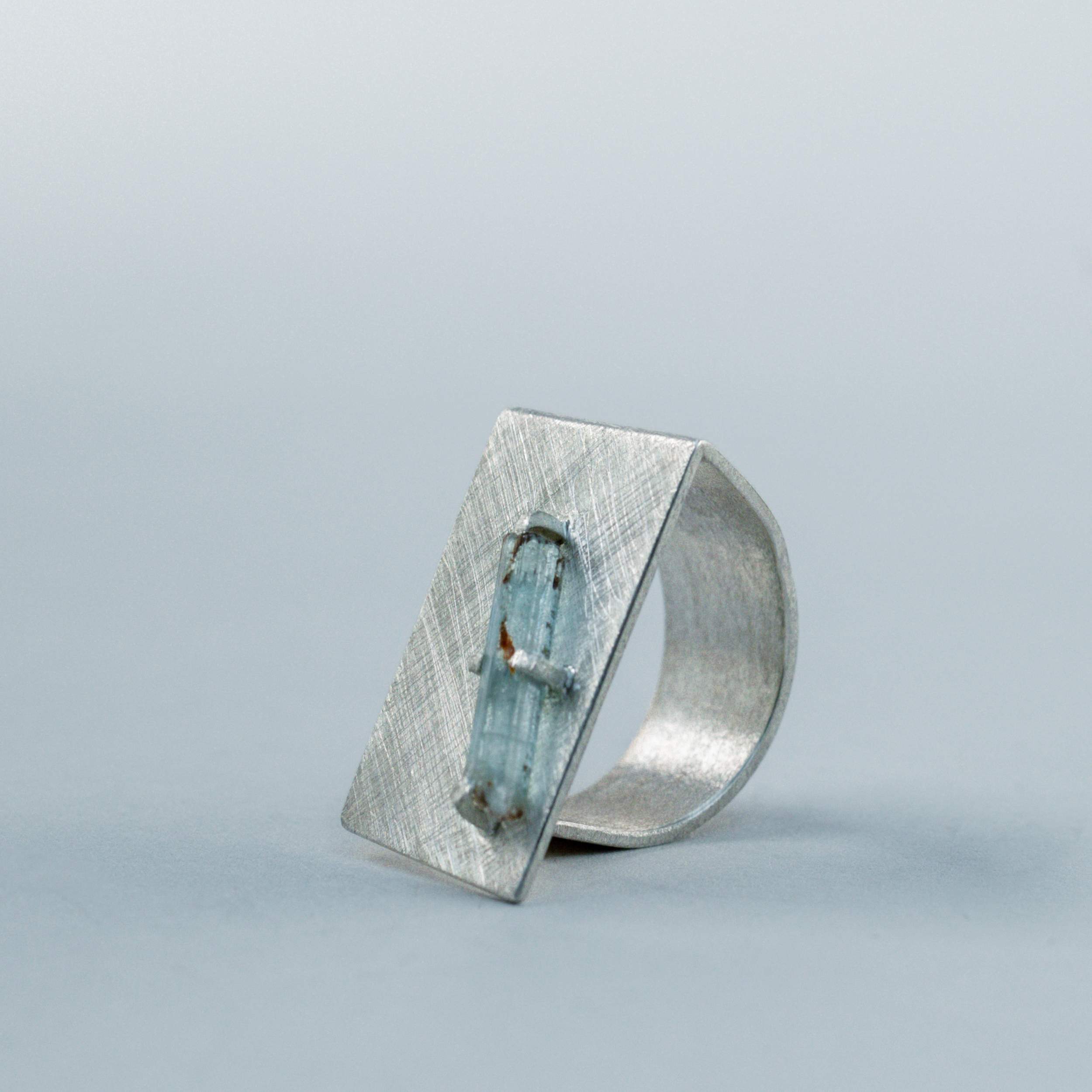 Small Trapezoids Ring with Stone