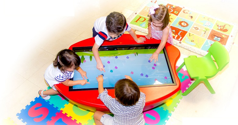 mesa interactiva para niños y niñas